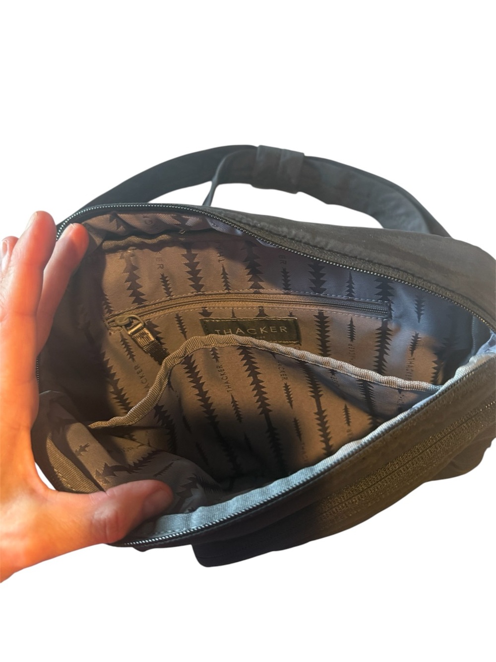 THACKER Cloud Organizer Travel Sling Bag - Black - Picture 7 of 9